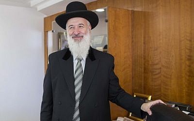 Former Ashkenazi chief rabbi of Israel Yona Metzger in Jerusalem, on July 17, 2013. (photo credit: Yonatan Sindel/Flash90)