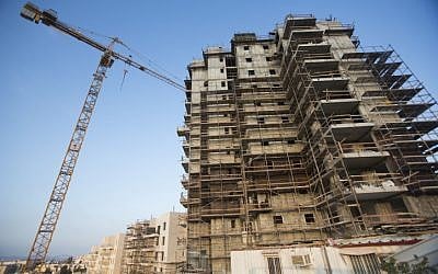 A construction site in the Gilo neighborhood in southern Jerusalem, August 13, 2013.  (photo credit: Yonatan Sindel/Flash90)