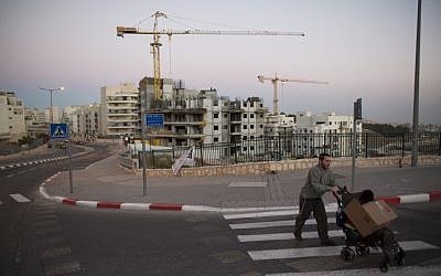 A housing construction site in an East Jerusalem neighborhood, October 27, 2013. (Yonatan Sindel/Flash90) A housing construction site in an East Jerusalem neighborhood, October 27, 2013. (Yonatan Sindel/Flash90)