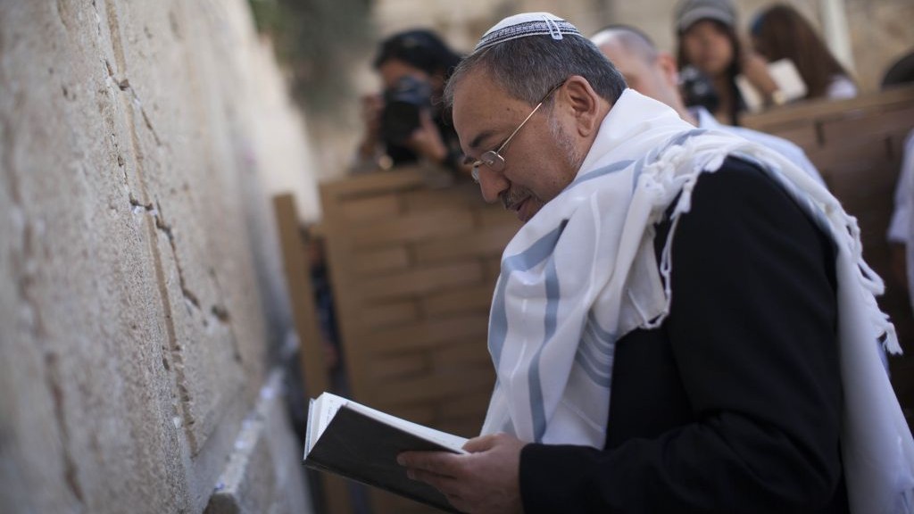 Former foreign minister Avigdor Liberman prays at the Western Wall in Jerusalem's Old City after his acquittal in a corruption trial, Wednesday, November 6, 2013 (photo credit: Yonatan Sindel/Flash90) Former foreign minister Avigdor Liberman prays at the Western Wall in Jerusalem's Old City after his acquittal in a corruption trial, Wednesday, November 6, 2013 (photo credit: Yonatan Sindel/Flash90)