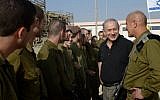 Prime Minister Benjamin Netanyahu visits soldiers of the IDF Gaza Division, November 12, 2013. (Amos Ben Gershom/GPO/Flash90)