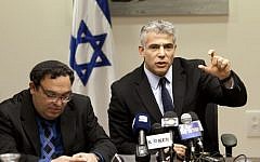 Education Minister Shai Piron (L) and Finance Minister Yair Lapid,  November 18, 2013 (photo credit: Flash90)