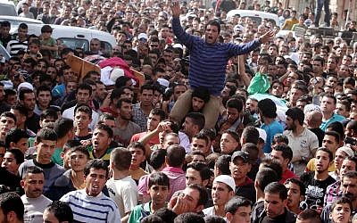 Mourners attend the funeral of Palestinian militants Khaled al-Najjar and Mussa Fanasheh on Wednesday November 27, 2013 in the West Bank village of Yatta, near Hebron, one day after they were shot dead by Israeli forces. (Photo credit: Issam Rimawi/Flash90)