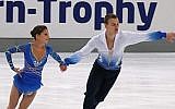 Andrea Davidovich and Evgeni Krasnopolski, members of the Israeli delegation to Sochi, skate at the Nebelhorn Trophy in Oberstdorf, Germany, in September (photo credit: Luu/Wikipedia Commons)
