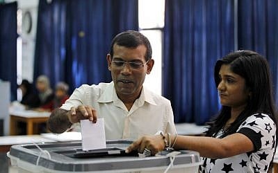 Former President Mohamed Nasheed casts his vote in Male, Maldives on Saturday, November 16, 2013. (photo credit: AP/Sinan Hussain)