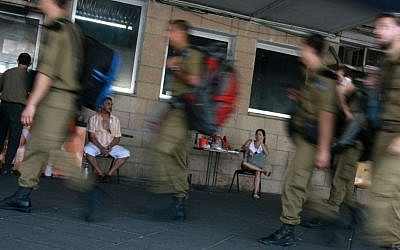 Soldiers at the Afula central bus station in 2009 (photo credit: Rishwanth Jayapaul/Flash90)