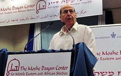 Defense Minister Moshe Ya'alon speaks at Tel Aviv University on Sunday, November 17, 2013 (photo credit: Ariel Hermoni)