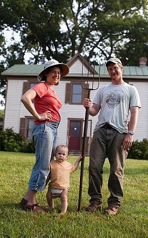 Jewish farmers, Ester and Pablo. (photo credit: courtesy) Jewish farmers, Ester and Pablo. (photo credit: courtesy)