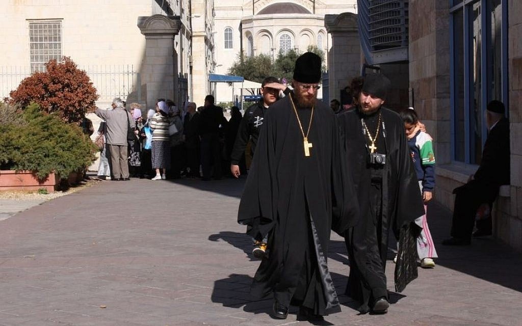 Russian Orthodox at the Russian Compound (photo credit: Shmuel Bar-Am) Russian Orthodox at the Russian Compound (photo credit: Shmuel Bar-Am)