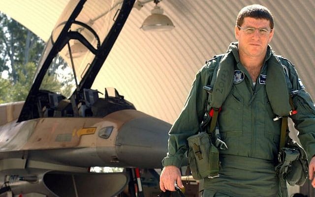 Elyezer Shkedy in 2004, when he was the commander of the Israel Air Force (photo credit: Flash90)
