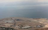 View of the Dead Sea with the Ahava factory near the shore. (Gilgamesh/Wikimedia Commons)