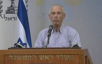 Benny Begin speaking to the media about the decision to shelve the Prawer Plan (screen capture: Walla)