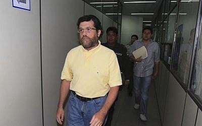 Jacob Ostreicher, a New York City businessman, left, arrives at a court to attend a hearing in Santa Cruz, Bolivia in 2012. (photo credit: AP Photo, file)