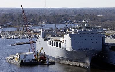 Workers unload equipment from the MV Cape Ray, part of the US maritime reserve fleet in Portsmouth, Va., Thursday, Dec. 19, 2013. (photo credit: AP/Steve Helber)
