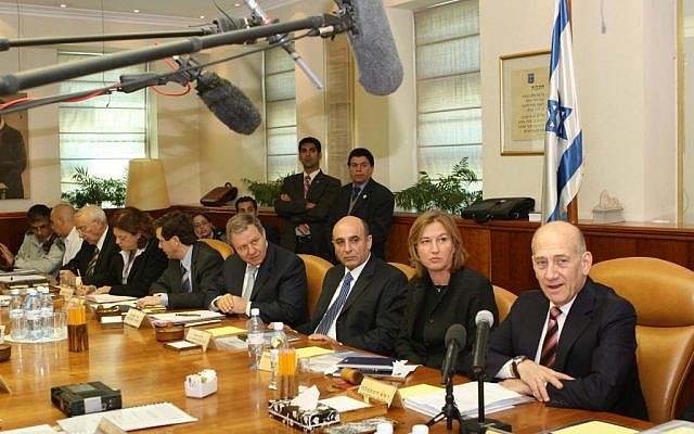Prime minister Ehud Olmert at his last cabinet meeting, March 29, 2009. (Photo credit: Ariel Jerozolimski / Pool / Flash 90)