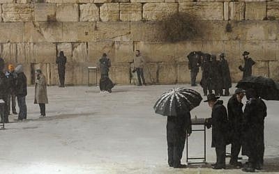 Snow at the Western Wall in Jerusalem, on January 9, 2013. (photo credit: Louis Fisher/Flash90)