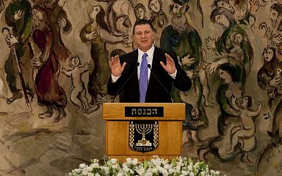 Yuli Edelstein speaking to the Knesset in November 2011