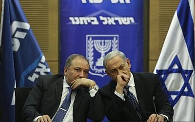 Prime Minister Benjamin Netanyahu (R) with Foreign Minister Avigdor Liberman at a meeting in the Knesset, on November 25, 2013. (photo credit: Yonatan Sindel/Flash90)