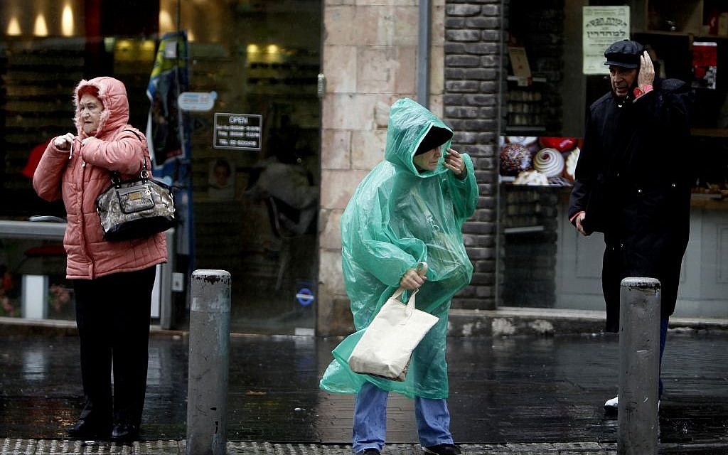 Staying dry during the storm (photo credit: Miriam Alster/Flash 90)