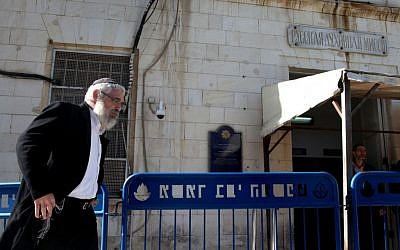 Rabbi Mordechai Elon outside the Jerusalem Magistrate's Court, Wednesday, December 18, 2013 (photo credit: Meital Cohen/Flash90)