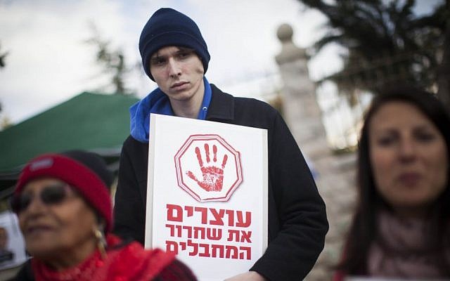 Bereaved families demonstrate with signs saying "stop the release of terrorists," in front of the Prime Minister's residence in Jerusalem on Wednesday, December 25, 2013. (Photo credit: Yonatan Sindel/Flash 90) Bereaved families demonstrate with signs saying "stop the release of terrorists," in front of the Prime Minister's residence in Jerusalem on Wednesday, December 25, 2013. (Photo credit: Yonatan Sindel/Flash 90)