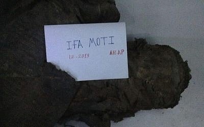 The handwritten sign, showing the name 'Moti,' indicating the main synagogue picture is recent (photo credit: courtesy)