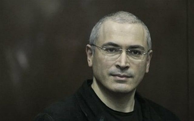 Mikhail Khodorkovsky looks from behind a glass enclosure in a court room in Moscow, Russia, Dec. 30, 2010 (photo credit: AP /Alexander Zemlianichenko Jr) Mikhail Khodorkovsky looks from behind a glass enclosure in a court room in Moscow, Russia, Dec. 30, 2010 (photo credit: AP /Alexander Zemlianichenko Jr)