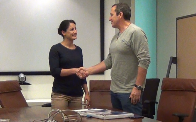 Yarden Gerbi (L.) meets with Eyal Waldman, CEO of Mellanox (Photo credit: Courtesy)