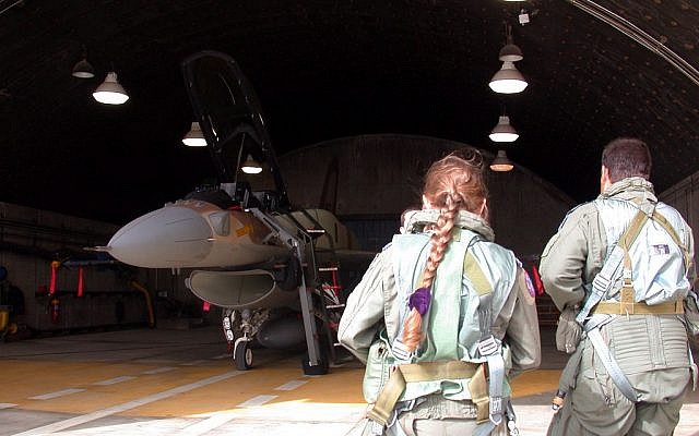 The F-16I and its first female navigator in the IAF (Photo credit: courtesy: IDF Spokesperson't Unit)