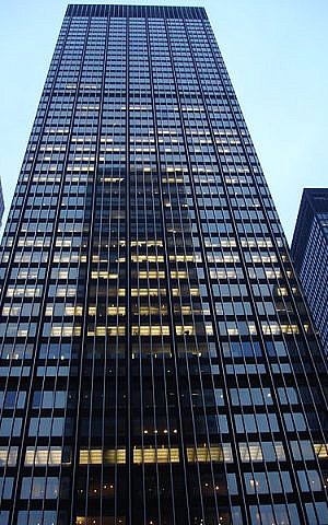 JPMorgan Chase & Co. headquarters in Manhattan, NY (photo credit: official-ly cool/Wikimedia Commons)