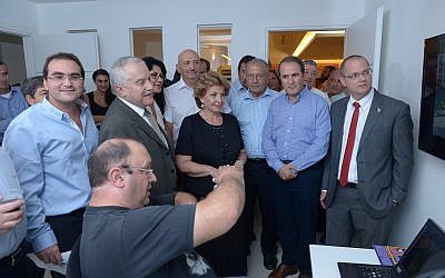 Philip Bogrash, TheHive Ashdod participant, explaining his idea to Minister of Agriculture and Rural Development Yair Shamir and Ashdod Mayor Yehiel Lasri (photo credit: Avi Rokach for Gvahim)