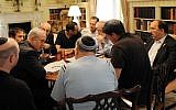 Prime Minister Benjamin Netanyahu consults with his advisers at Blair House in Washington, May 2011.  (Avi Ohayon/Flash90)