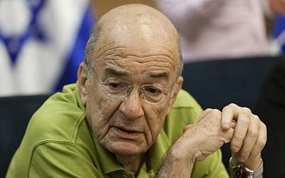Former left-wing parliament member Yossi Sarid (Photo credit: Flash 90)