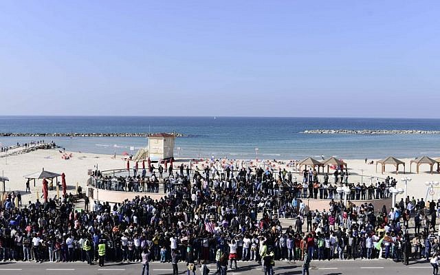 African asylum seekers protest outside the US embassy in Tel Aviv, 06 January 2014. (photo credit: Tomer Neuberg/FLASH90)