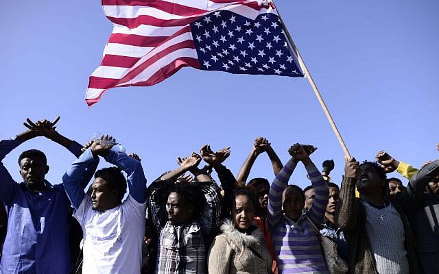 African asylum seekers protest outside the US embassy in Tel Aviv, 06 January 2014 (photo credit: Tomer Neuberg/FLASH90)