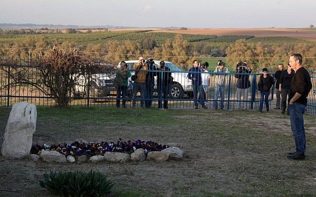 Gilad Sharon visits his mother Lily's grave, adjacent to where his father, prime minister Ariel Sharon, is to be buried, outside Sharon's farm in Havat Hashikmim, southern Israel, Saturday, Jan. 11, 2014. (Photo credit: Flash90)