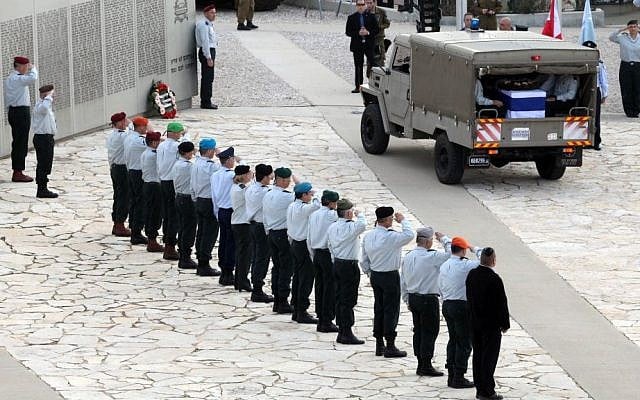IDF major generals salute the casket of former prime minister Ariel Sharon at the Latrun memorial site, Monday, January 13, 2014 (photo credit: Gideon Markowicz/Flash90) IDF major generals salute the casket of former prime minister Ariel Sharon at the Latrun memorial site, Monday, January 13, 2014 (photo credit: Gideon Markowicz/Flash90)
