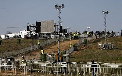 Police and press seen during preparations for the funeral of former prime minister Ariel Sharon outside Sharon's Sycamore Ranch in the Negev, Monday, January 13, 2014 (photo credit: Miriam Alster/Flash90)
