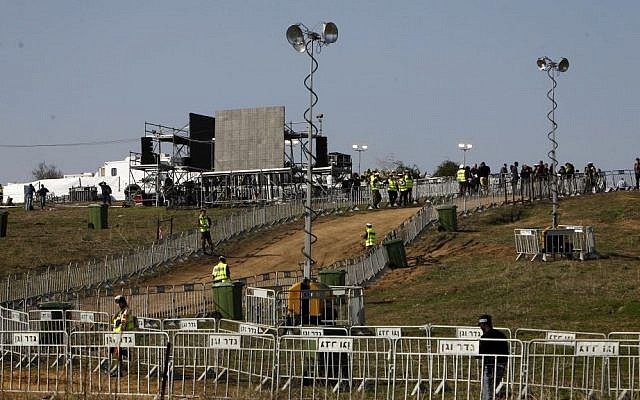 Police and press seen during preparations for the funeral of former prime minister Ariel Sharon outside Sharon's Sycamore Ranch in the Negev, Monday, January 13, 2014 (photo credit: Miriam Alster/Flash90) Police and press seen during preparations for the funeral of former prime minister Ariel Sharon outside Sharon's Sycamore Ranch in the Negev, Monday, January 13, 2014 (photo credit: Miriam Alster/Flash90)