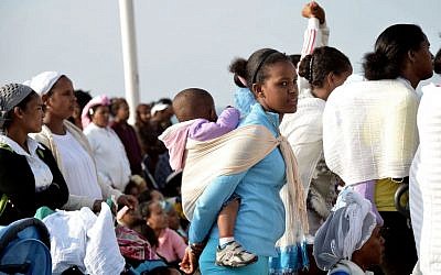 A few hundred female African migrants and their children participate in a protest march outside the US Embassy in Tel Aviv, Wednesday,  January 15, 2014 (photo credit: Yossi Zeliger/Flash90)
