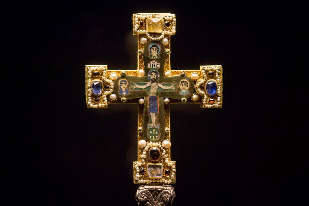 A medieval Cross, part of the Guelph Treasure, is displayed at the Bode Museum in Berlin, Jan. 9, 2014 (photo credit: AP/Markus Schreiber) A medieval Cross, part of the Guelph Treasure, is displayed at the Bode Museum in Berlin, Jan. 9, 2014 (photo credit: AP/Markus Schreiber)