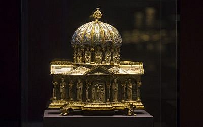 The medieval Dome Reliquary (13th century) of the Guelph Treasure is displayed at the Bode Museum in Berlin, January 9, 2014. (AP/Markus Schreiber)