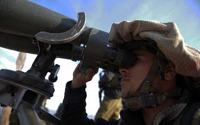 Soldiers at the Israeli -Lebanese border. January 14, 2009. (Photo credit: Hamad Almakt / Flash 90)