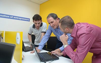 TheHive Ashdod participants speaking with Ashdod mayor Yehiel Lasri at the Gvahim Ashdod office (photo credit: Avi Rokach for Gvahim) 