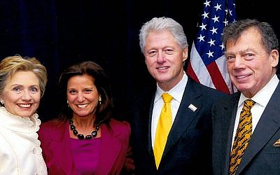 Edgar Bronfman Sr. receiving the Presidential Medal of Freedom from President Bill Clinton in 1999 (photo credit: Wikimedia Commons/ LadyLorna860 CC BY-SA 3.0)
