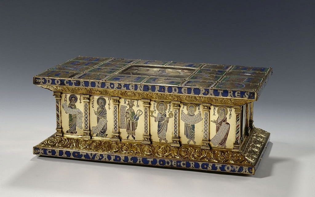 Portable altar of Eilbert from the Guelph Treasure, 1150; origin stylistically: Cologne; Historical Location: Brunswick, St. Blasius; pits and cloisonne enamel on copper, gold plated; altar stone rock crystal; parchment painting, floor plate with brown varnish, oak wood core; Museum of Decorative Arts (photo credit: SPK) Portable altar of Eilbert from the Guelph Treasure, 1150; origin stylistically: Cologne; Historical Location: Brunswick, St. Blasius; pits and cloisonne enamel on copper, gold plated; altar stone rock crystal; parchment painting, floor plate with brown varnish, oak wood core; Museum of Decorative Arts (photo credit: SPK)