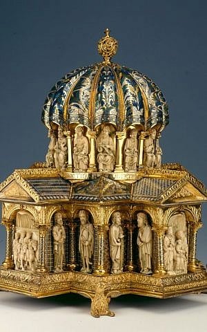 Kuppelreliquiar from the Guelph Treasure, Reliquary, late 12th Century, stylistically origin: Cologne; Historical Location: Brunswick, St. Blasius; pit enamel on copper, gold plated, bronze, gold-plated, silver, partially gilt; baseplate with brown varnish, walrus tusk; oak wood core (photo credit: courtesy SPK)