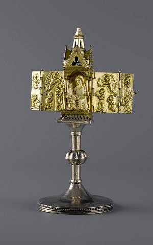 Tabernacle with enthroned Madonna and Child from the Guelph Treasure (reliquary); 3 Quarter of the 13th Century; Makeover: 1 Half of the 14th Century, stylistically origin: Germany; origin stylistically: Braunschweig, silver, partially gilded, polychrome ivory partially; Kunstgewerbemuseum (photo credit: SPK)