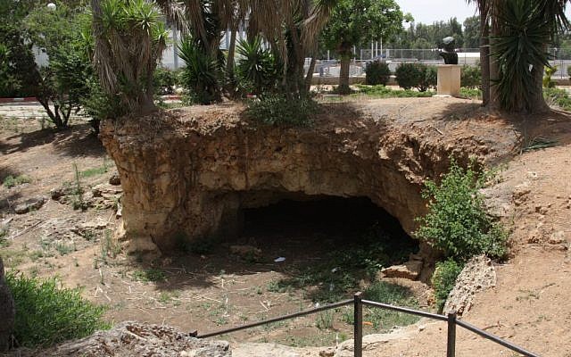 Where it all began: The cave at Mikve Yisrael (photo credit: Shmuel Bar-Am)