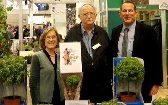 Yechezkel Dagan (C.), flanked by Hishtil executives Reut Rothman (L.) and Ronny Hasid (R.), present Hishtil's Basil Tree at IPM Essen (Photo credit: Courtesy) Yechezkel Dagan (C.), flanked by Hishtil executives Reut Rothman (L.) and Ronny Hasid (R.), present Hishtil's Basil Tree at IPM Essen (Photo credit: Courtesy)